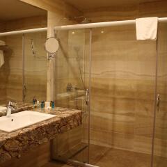 Отель Golden Tulip Varna ванная