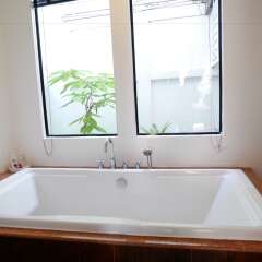 Отель The Old Phuket - Karon Beach Resort ванная