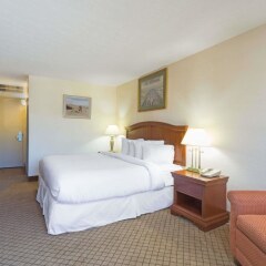 Отель Days Inn Columbus Airport Колумбус комната для гостей фото 4