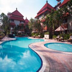 Отель White Rose Kuta Resort, Villas & Spa бассейн