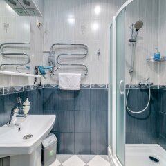 Гостиница Меблированные комнаты Park Lane Inn в Санкт-Петербурге 9 отзывов об отеле, цены и фото номеров - забронировать гостиницу Меблированные комнаты Park Lane Inn онлайн Санкт-Петербург ванная фото 2