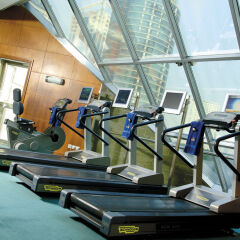 Renaissance Shanghai Yangtze Hotel фитнесс-зал фото 2