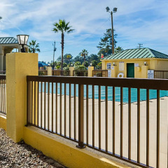Отель Econo Lodge Inn & Suites Hardeeville I-95 Хардивилль балкон