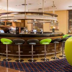 Отель Courtyard by Marriott Warsaw Airport гостиничный бар