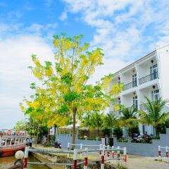 Отель Riverside White House Villa