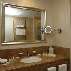 Отель Qafqaz Baku City Hotel and Residences Азербайджан, Баку - 9 отзывов об отеле, цены и фото номеров - забронировать отель Qafqaz Baku City Hotel and Residences онлайн ванная фото 2