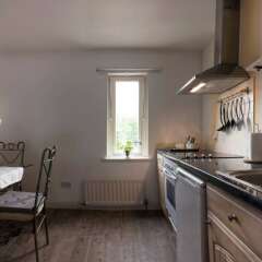 Отель 2 Bedroom Flat in Central Location Sleeps 4 Эдинбург в номере