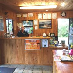Отель Bowentown Beach Holiday Park интерьер отеля