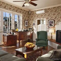 Отель Lavender Inn by the Sea интерьер отеля