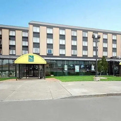 Отель Quality Hotel & Suites At The Falls США, Ниагара-Фолс - отзывы, цены и фото номеров - забронировать отель Quality Hotel & Suites At The Falls онлайн спортивное сооружение