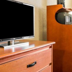 Quality Inn & Suites Airport in Flint, United States of America from 82$, photos, reviews - zenhotels.com room amenities photo 2