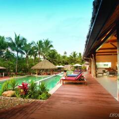 Отель Outrigger Fiji Beach Resort Фиджи, Сигатока - отзывы, цены и фото номеров - забронировать отель Outrigger Fiji Beach Resort онлайн бассейн