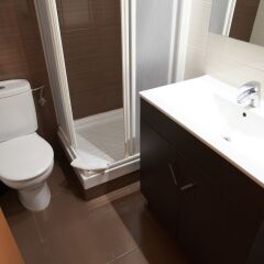 Отель Hostal Las Flores Испания, Барселона - отзывы, цены и фото номеров - забронировать отель Hostal Las Flores онлайн ванная фото 2