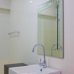 Отель Sea Host Inn Таиланд, Пхукет - отзывы, цены и фото номеров - забронировать отель Sea Host Inn онлайн ванная