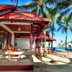 Отель First Bungalow Beach Resort пляж