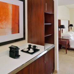 Отель Delta by Marriott Jumeirah Beach удобства в номере