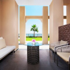 Отель DoubleTree by Hilton Resort & Spa Marjan Island балкон фото 2