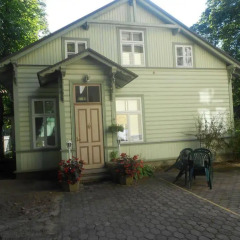 Отель Poska Villa Guesthouse парковка