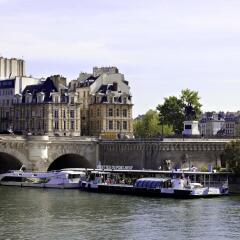 Отель Hôtel des ducs de Bourgogne Париж приотельная территория