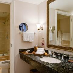 Отель Four Seasons Los Angeles at Beverly Hills ванная фото 2