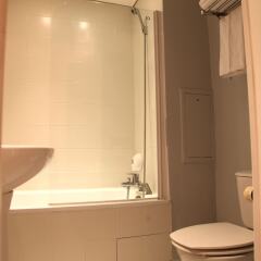 Отель Hôtel Royal Bastille Франция, Париж - 1 отзыв об отеле, цены и фото номеров - забронировать отель Hôtel Royal Bastille онлайн ванная фото 2