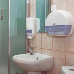 Отель 5 Euro Hostel Vilnius Литва, Вильнюс - отзывы, цены и фото номеров - забронировать отель 5 Euro Hostel Vilnius онлайн ванная фото 2