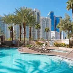 Отель Hilton Grand Vacations on Paradise (Convention Center) США, Лас-Вегас - 8 отзывов об отеле, цены и фото номеров - забронировать отель Hilton Grand Vacations on Paradise (Convention Center) онлайн бассейн