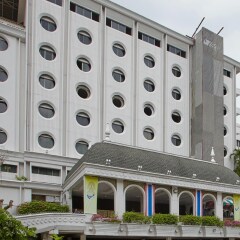 Grace Hotel Bangkok Бангкок вид на фасад