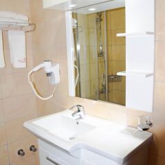 The Cape Hotel in Monrovia, Liberia from 178$, photos, reviews - zenhotels.com bathroom