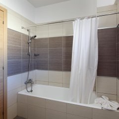 Отель Adamou Gardens Кипр, Хлорака - отзывы, цены и фото номеров - забронировать отель Adamou Gardens онлайн ванная