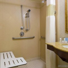 Hampton Inn & Suites Peoria at Grand Prairie, IL in Peoria, United States of America from 199$, photos, reviews - zenhotels.com bathroom