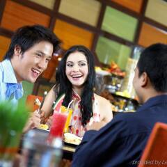 Отель Holiday Inn Bangkok Silom гостиничный бар