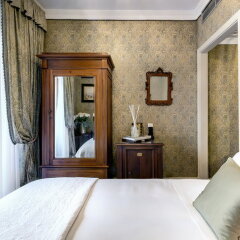 Отель Helvetia & Bristol Firenze Starhotels Collezione Флоренция сейф в номере