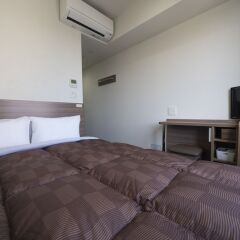 R&B Hotel Hakataekimae Dai 2 сейф в номере