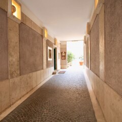 Отель Travel & Stay Frezza Red интерьер отеля