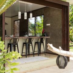 Отель Matira Sunset House гостиничный бар