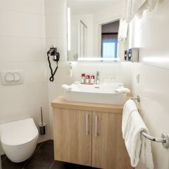 Отель Austria Trend Hotel Salzburg Mitte Австрия, Зальцбург - отзывы, цены и фото номеров - забронировать отель Austria Trend Hotel Salzburg Mitte онлайн ванная фото 2