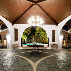 Catalonia Grand Dominicus Hotel парковка