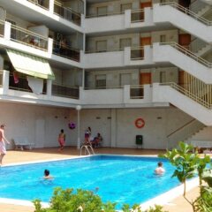Отель Apartamentos Decathlon Maraton Penthalon Испания, Салоу - отзывы, цены и фото номеров - забронировать отель Apartamentos Decathlon Maraton Penthalon онлайн бассейн фото 2