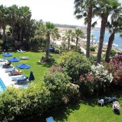 Апартаменты Rododafni Beach Apartments бассейн