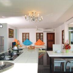 Отель Grand Bleu Ocean View Pool Suite в номере фото 2