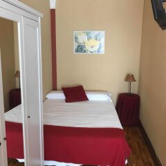 Отель Plaza Pombo B&B сейф в номере