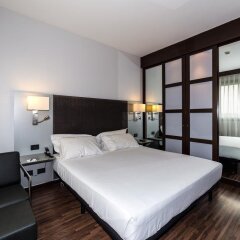 AC Hotel Milano by Marriott сейф в номере