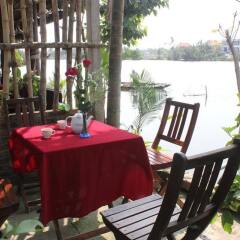 Отель Lakeside Homestay