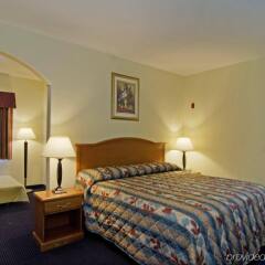 Отель Americas Best Value Inn & Suites-Bush Int'l Airport комната для гостей фото 2