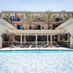 Отель Sunshine Suites at The Piero бассейн