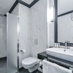 Отель Maison Astor Paris, A Curio By Hilton Collection Париж ванная