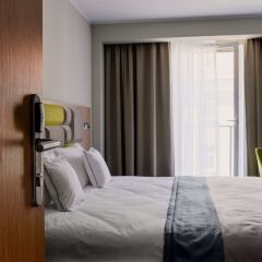 Hotel Almond Business & SPA сейф в номере