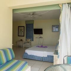 Отель Moonlight Beach Studio At Montego Bay Club Resort Ямайка, Монтего-Бей - отзывы, цены и фото номеров - забронировать отель Moonlight Beach Studio At Montego Bay Club Resort онлайн удобства в номере