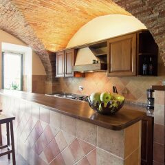 Отель Farmhouse With Pool and Large Garden, 50 Acres of Vineyards, Wine Tasting Ареццо фото 19